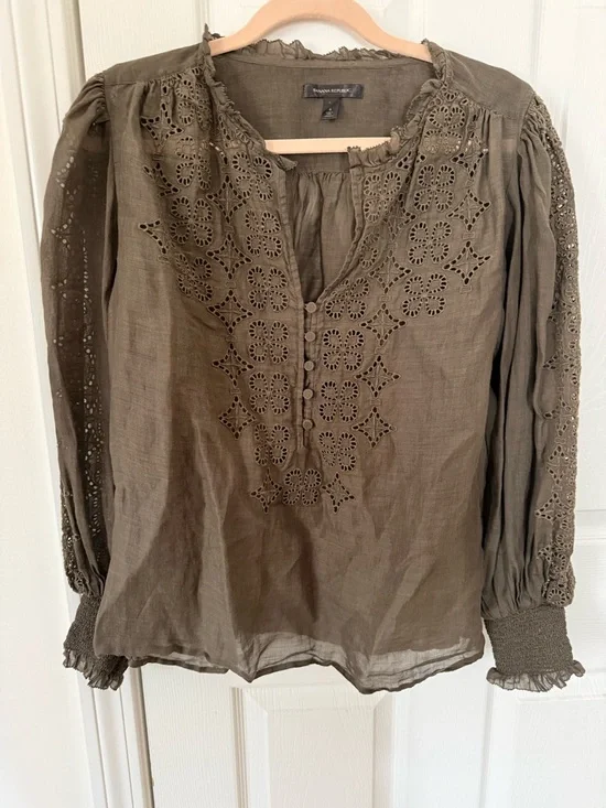 Banana Republic Ramie Eyelet Blouse Boho Embroidered Top - Picture 2 of 7